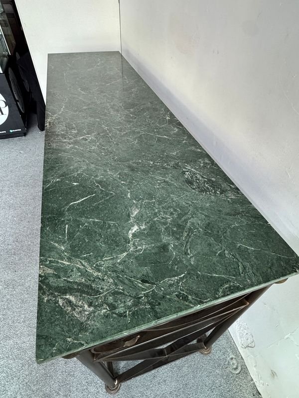 Mostrador/Recibidor con Base de Hierro Forjado y Tapa de Mármol Verde