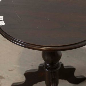 Mesa Auxiliar Circular Inglesa de Madera Oscura con Pie Trípode - imagen 3