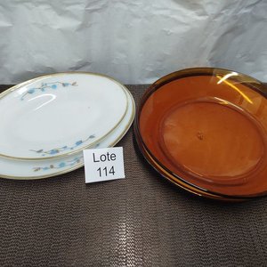 Lote de Cuatro Platos Grandes: Opalina, Refractario y Vidrio - imagen 1