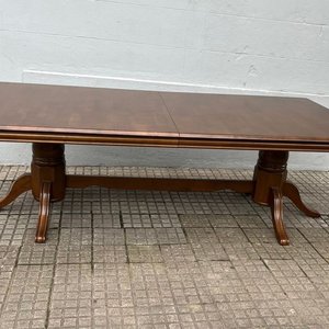Juego de Comedor de Madera: Mesa Extensible y 10 Sillas Tapizadas Beige - imagen 6