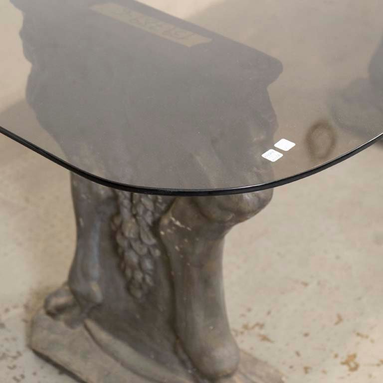 Mesa de comedor con vidrio y bases de material - imagen 3