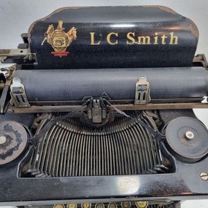 Máquina de Escribir Antigua LC Smith & Corona Typewriters Inc. con Estuche Original - imagen 6