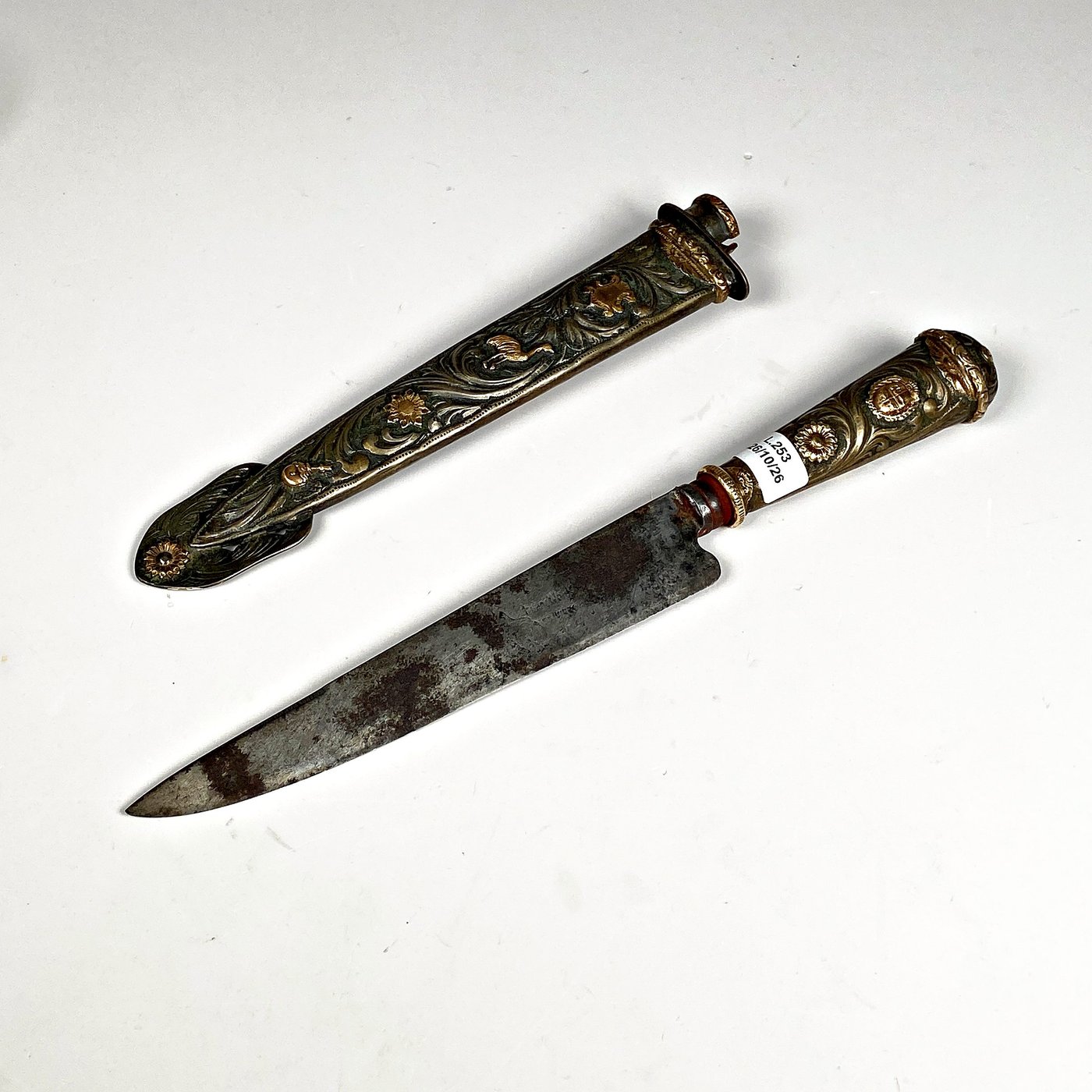 Cuchillo Criollo con Vaina de Platería y Oro