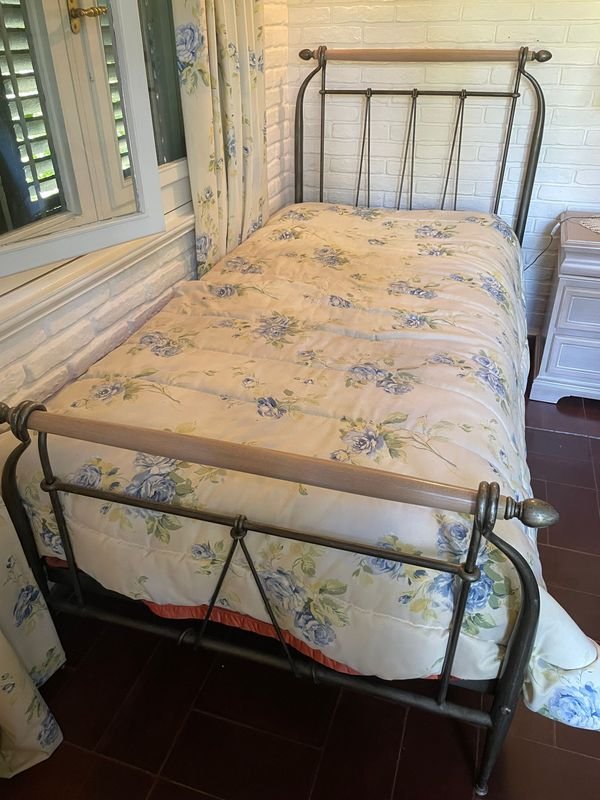 Item 879802 - Image 1