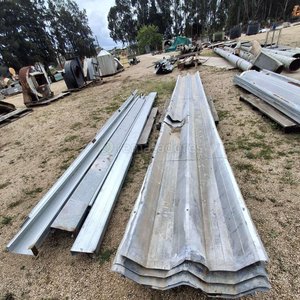 Lote de Chapa Metálica Ondulada y Tubos Industriales - imagen 3