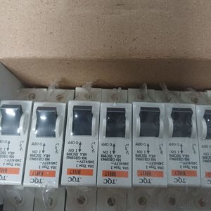 Lote de 35 Disyuntores Térmicos Unipolares y Trifásicos (5A a 50A) - imagen 6