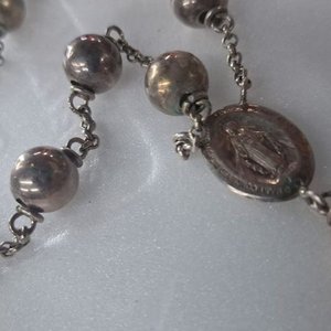 Antiguo Rosario de Plata con Medalla de la Virgen Milagrosa y Cruz - imagen 2