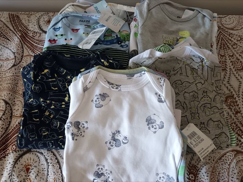 Lote siguiente: Ropa para bebés, lote de 23 cuerpos