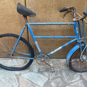 Bicicleta de Reparto Antigua con Canastos y Cartelería - imagen 3