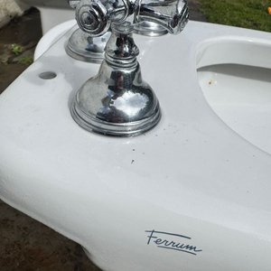 Bidet Ferrum Blanco con Grifería Cromada - imagen 2