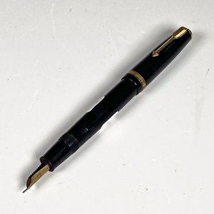 Lote siguiente: Pluma Fuente Parker Duofold Negra con Detalles Dorados