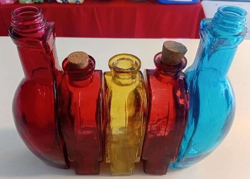 Colección de Botellas de Vidrio Coloridas - imagen 2