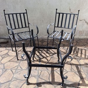Lote siguiente: Conjunto de 2 Sillones y Estructura de Mesa de Hierro Forjado