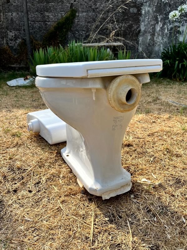 Juego de Baño Olmo de Loza Blanca: Lavatorio con Pedestal – Bidet – Inodoro y Antiguo Bidet de Loza Cisterna de Plástico - imagen 14