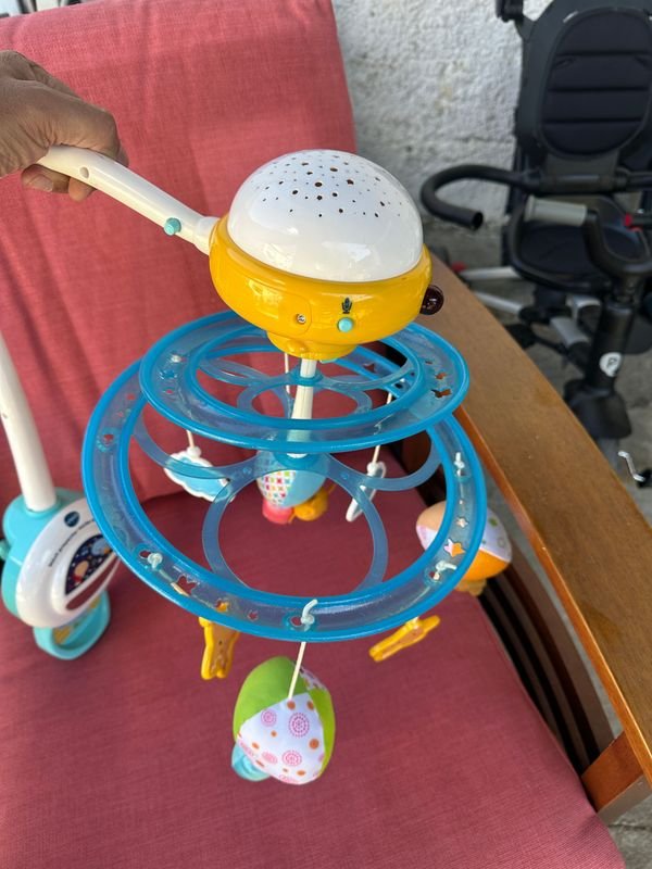 Colgante para cuna VTech con control y juguetes - imagen 5