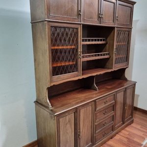 Importante Modular Vajillero de Madera Maciza con Puertas y Cajones - imagen 3