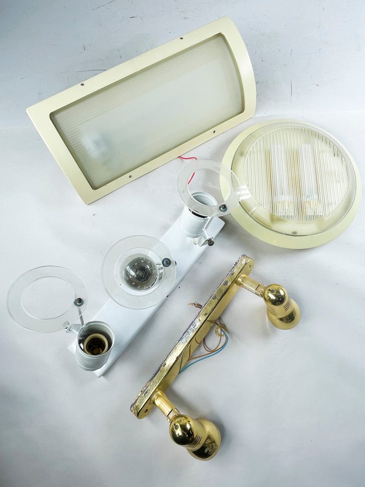 Cuatro piezas de metal y accesorios - imagen 2