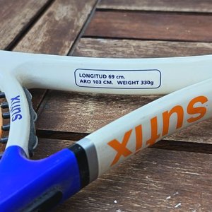 Raquetas de tenis Sutix Carbon con encordado con detalles de uso - imagen 4