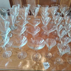 Lote anterior: Lote de Copas de Cristal Tallado y Jarra
