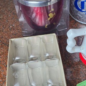 Lote de Piezas de Licorería Vintage: Cubo Corona, Shaker, Copas y Más - imagen 6