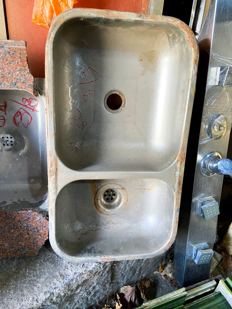 Tres piletas de acero inoxidable diferentes con detalles - imagen 4