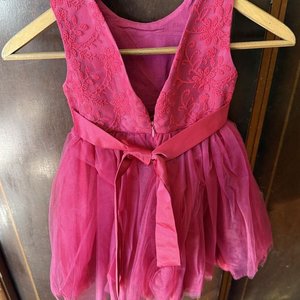 Vestido Infantil Fucsia con Bordado Floral y Tul - imagen 3
