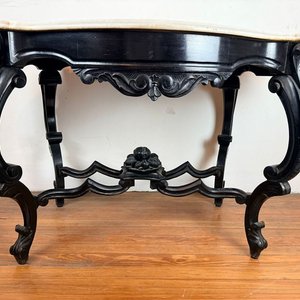 Mesa Victoriana Tallada con Tapa de Mármol Biselado - imagen 2