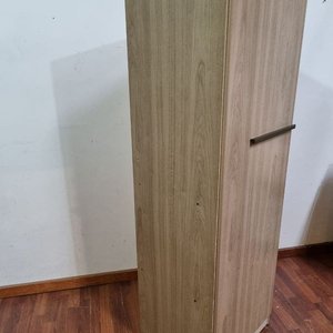 Mueble de Tono Madera Claro con Puerta y Estantes Interiores - imagen 3