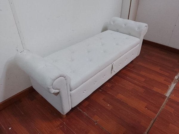 Banco Baúl Tapizado Estilo Chesterfield Blanco con Apoyabrazos Capitoné - imagen 1