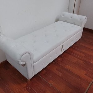Banco Baúl Tapizado Estilo Chesterfield Blanco con Apoyabrazos Capitoné - imagen 1