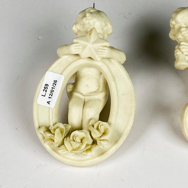 Dos angelitos de colgar, letras J y O - Figuritas cerámicas artesanales - imagen 3