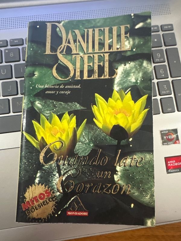 Libro "Cuando late un corazón" de Danielle Steel