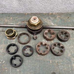Lote siguiente: Juego de Terraja y Bocallaves para Roscado