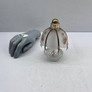 Perfumador con forma de lámpara antigua con detalles florales y caireles - imagen 3