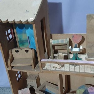 Casita de Madera para Jugar con Muebles y Accesorios - imagen 3
