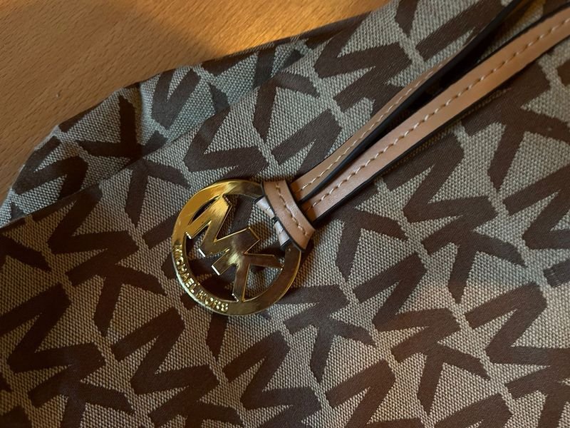 Cartera Grande Michael Kors Original de Tela y Cuero Nueva - imagen 4