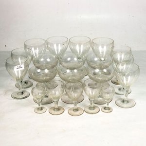 Juego de 20 Copas Hialinas Talladas con Diseño Floral - imagen 2