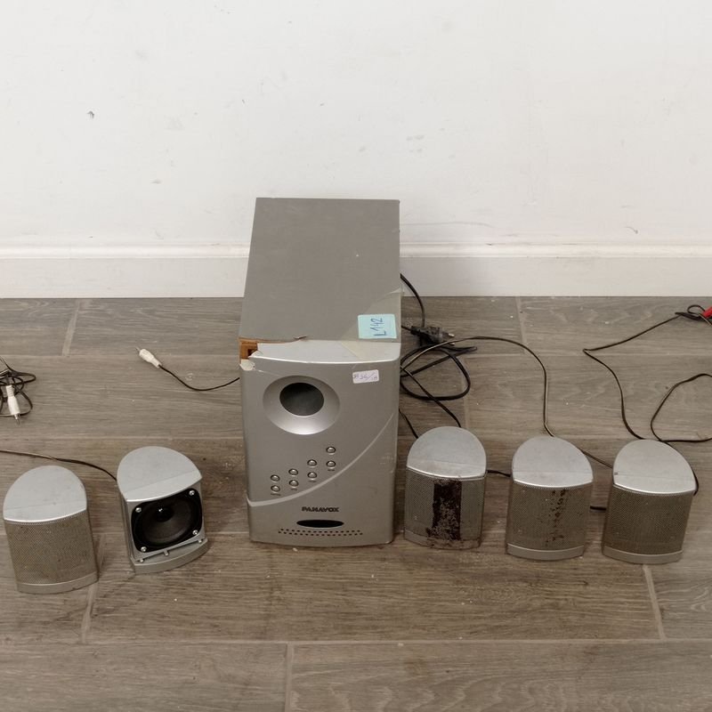 Lote siguiente: Panavox Home Theatre con 5 parlantes en venta
