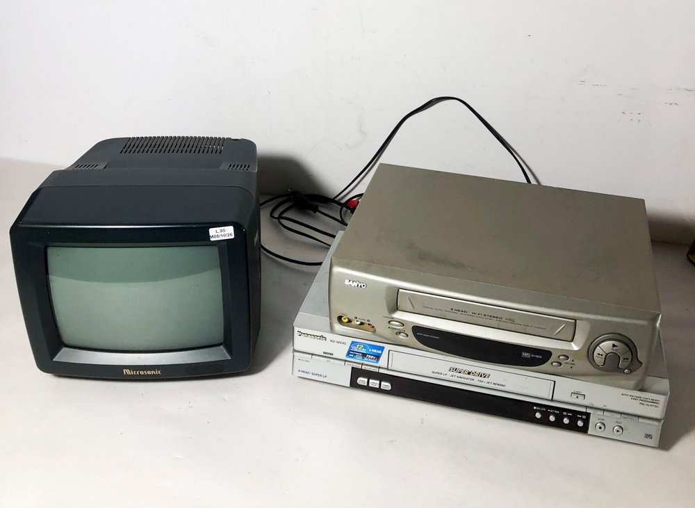 Lote de Electrónica: Videograbadores Panasonic y Sanyo, y TV Microsonic