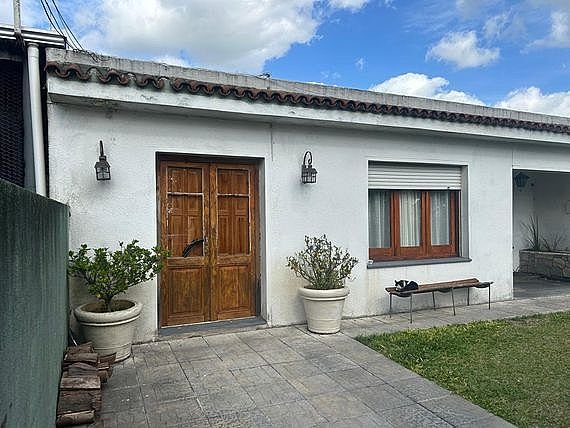 Puertas antiguas de un edificio en Tacuarembó
