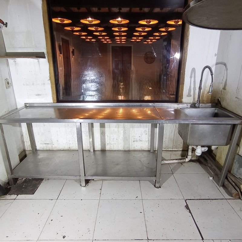 Lote siguiente: Mesada con pileta en acero inoxidable para baño