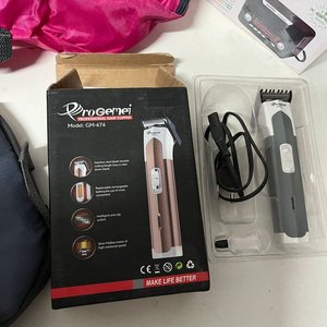 Lote de Máquina Cortapelo, Radio, Relojes de Pared, Portaretratos y Bolsos Plegables - imagen 2