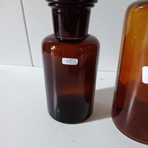 Tres Frascos Antiguos de Farmacia de Vidrio Ámbar y Azul - imagen 4