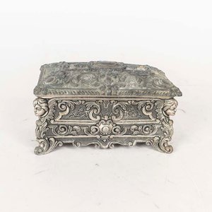 Lote anterior: Cofre Metálico Estilo Italiano con Detalles Ornamentales
