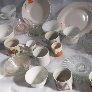 Conjunto de Tazas y Platillos de Porcelana y Vidrio - imagen 3
