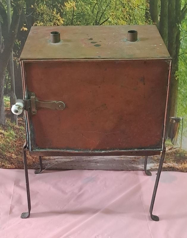 Lote siguiente: Estufa de Laboratorio Antigua en Cobre con Patas de Hierro