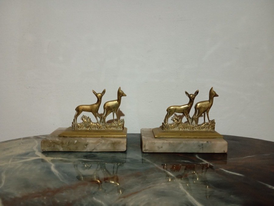 Lote siguiente: Dos figurines de ciervo en bronce con bases de mármol