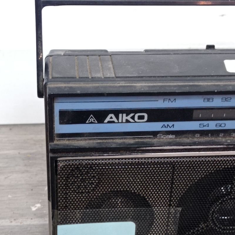 Radio marca Aiko a pila para la venta - imagen 2