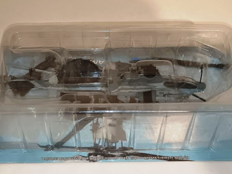 Modelo de Helicóptero Bell AH-1Z Viper en Escala 1:72 - imagen 3