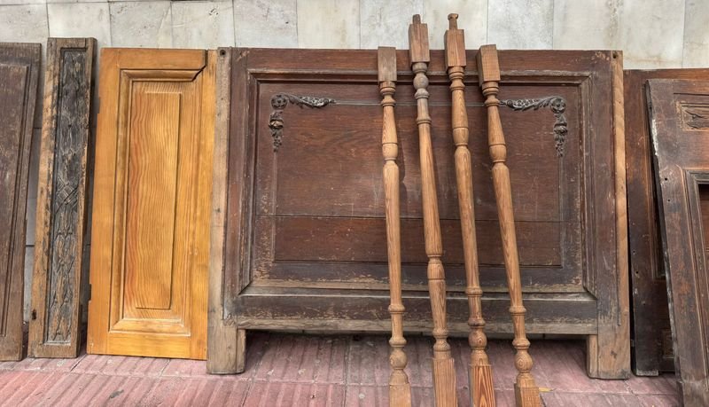 Lote de puertas y estantes de madera - imagen 4